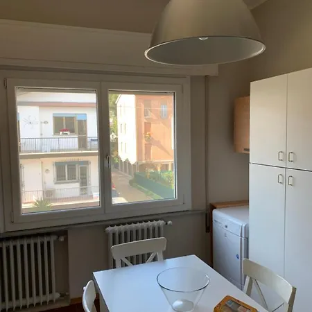 Golden Ravenna- Large In Center Rávena