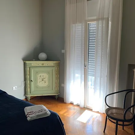 Golden Ravenna- Large In Center * Rávena