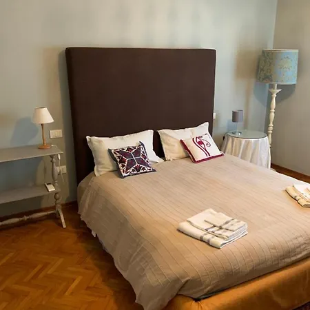 Golden Ravenna- Large In Center Rávena