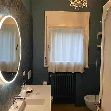 Golden Ravenna- Large In Center Apartment