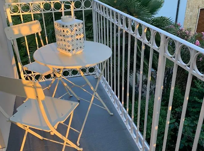 Golden Ravenna- Large In Center Ravenna